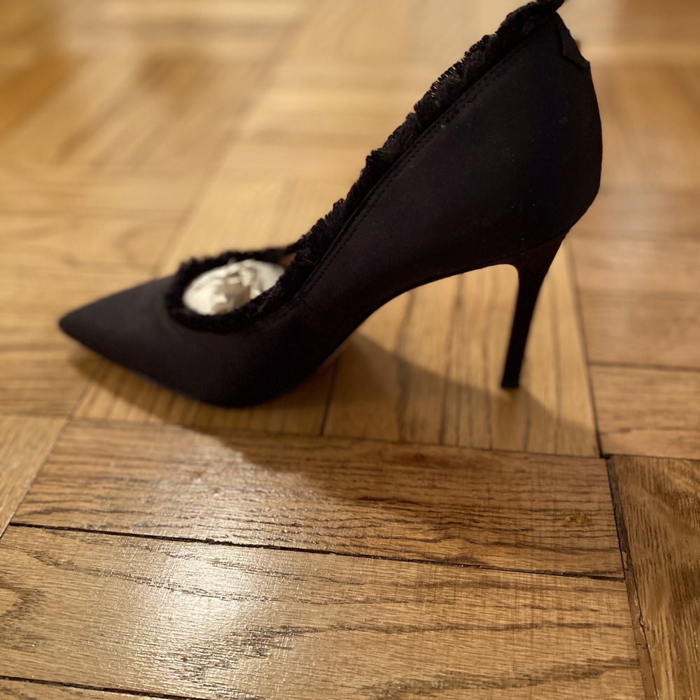 Never Worn Sam Edelman Halan Satin Pumps